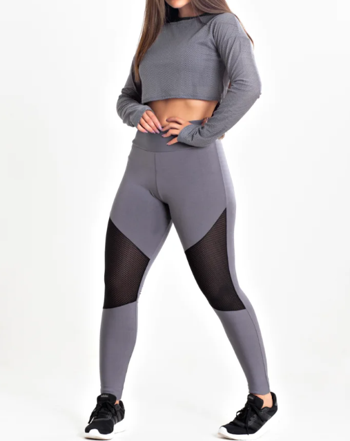 Conjunto calça legging com tela DryFit e cropped de tela manga longa cinza aço