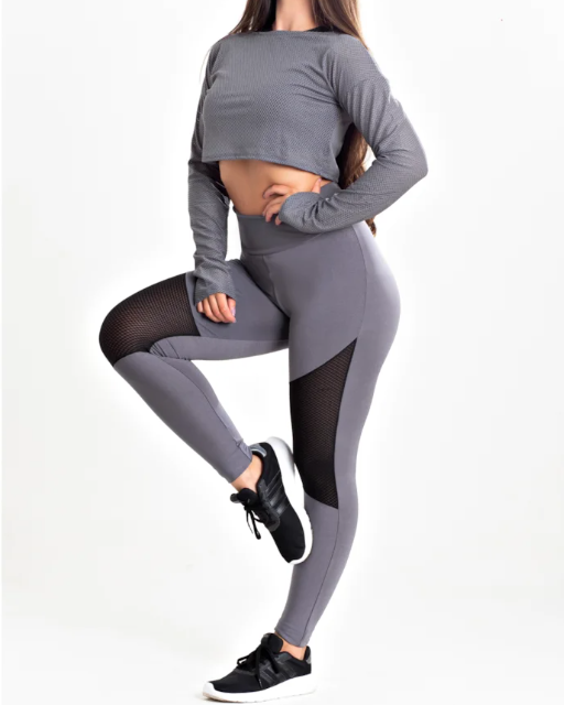 Conjunto calça legging com tela DryFit e cropped de tela manga longa cinza aço