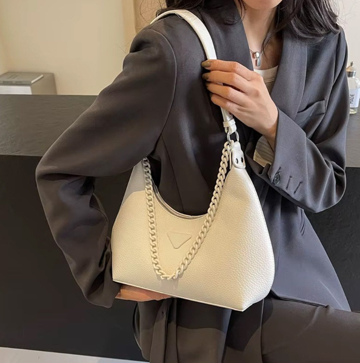 Bolsa Feminina - Hobo Bag - Alça de corrente e transversal - 2 Repartições