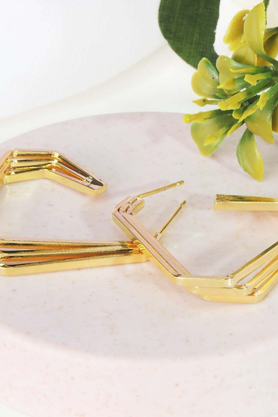 Brinco Argola Três Triangulos Banhado em Ouro 18k