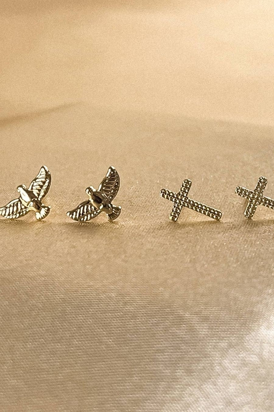 Duo de Cruz e Espírito Santo Banhado em Ouro 18k