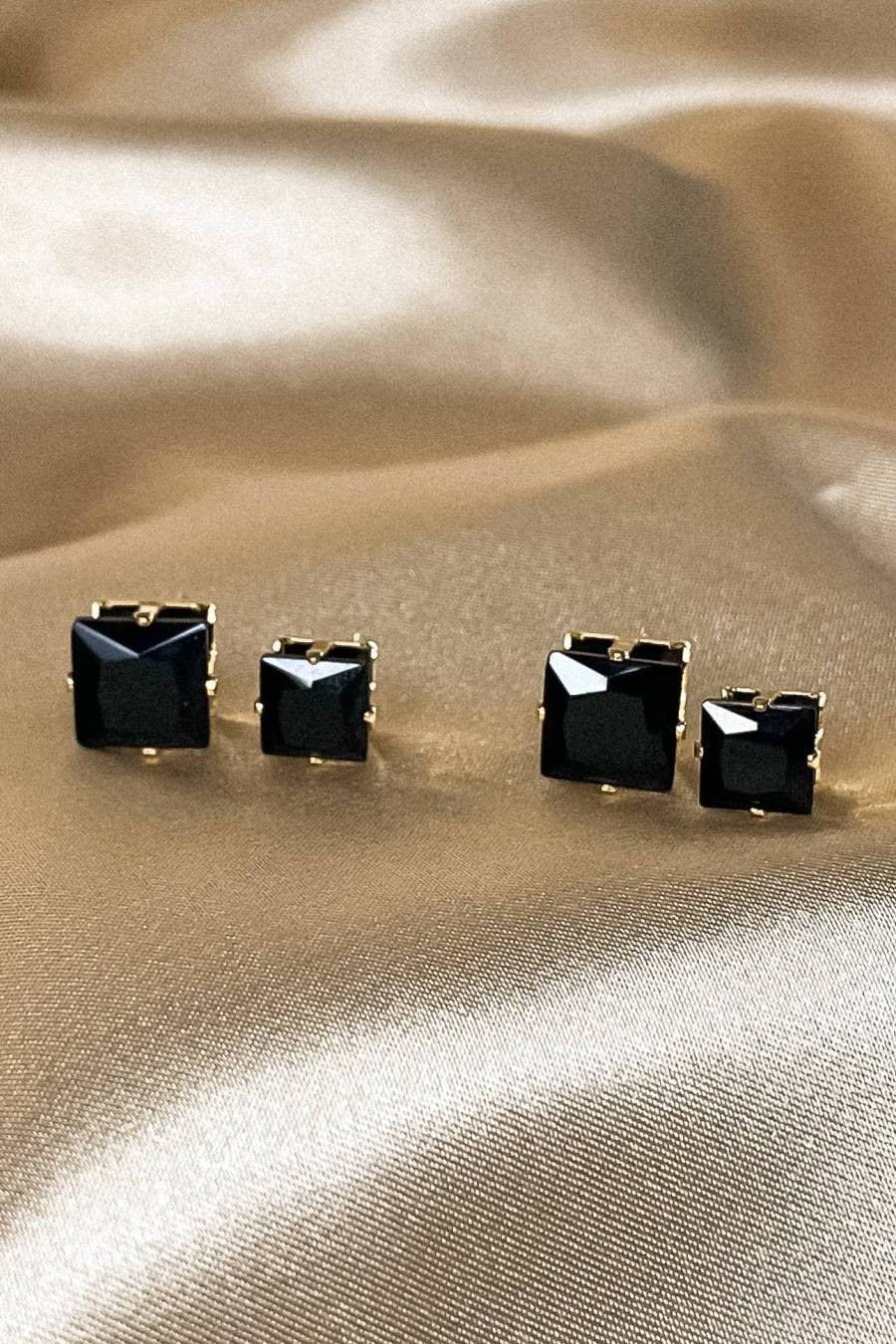 Duo Quadrado de Zircônias Grande Preto Banhado em Ouro 18k