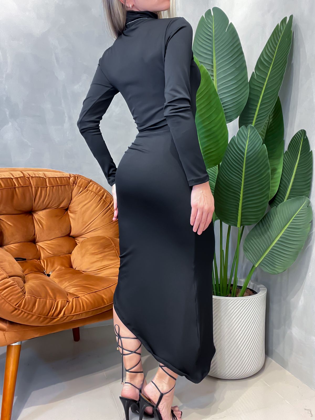 Vestido Midi em Suplex Manga Longa Plissado com Gola Tayssa Ref. 1551