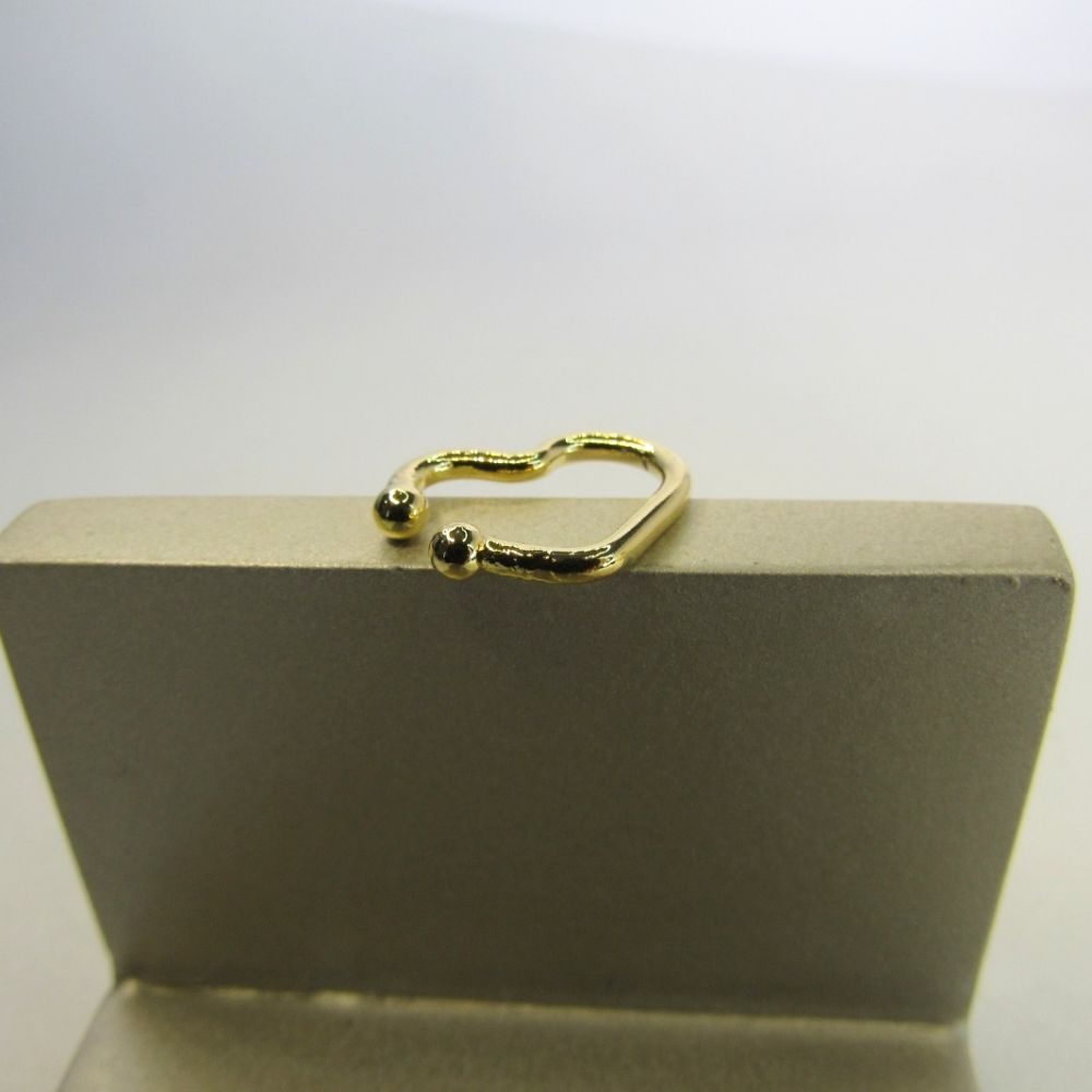 Piercing Fake Forma de Coração Banhado em Ouro 18k
