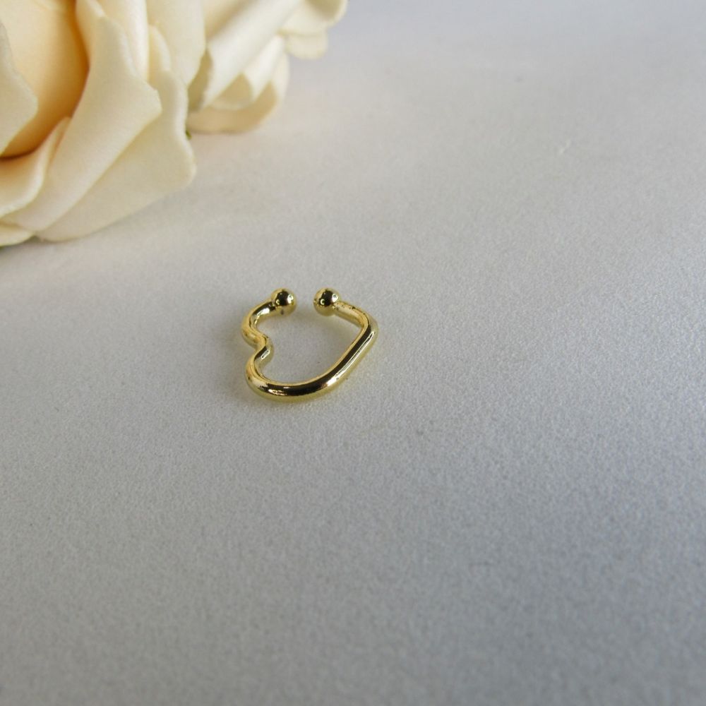 Piercing Fake Forma de Coração Banhado em Ouro 18k