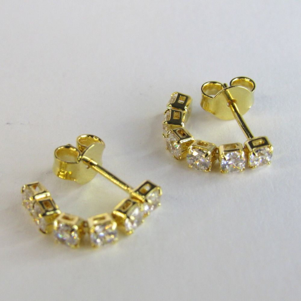 Brinco Pequeno Fio Com Cinco Zircônia Banhado em Ouro 18k