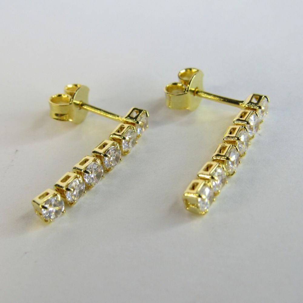 Brinco Pequeno Fio Com Cinco Zircônia Banhado em Ouro 18k