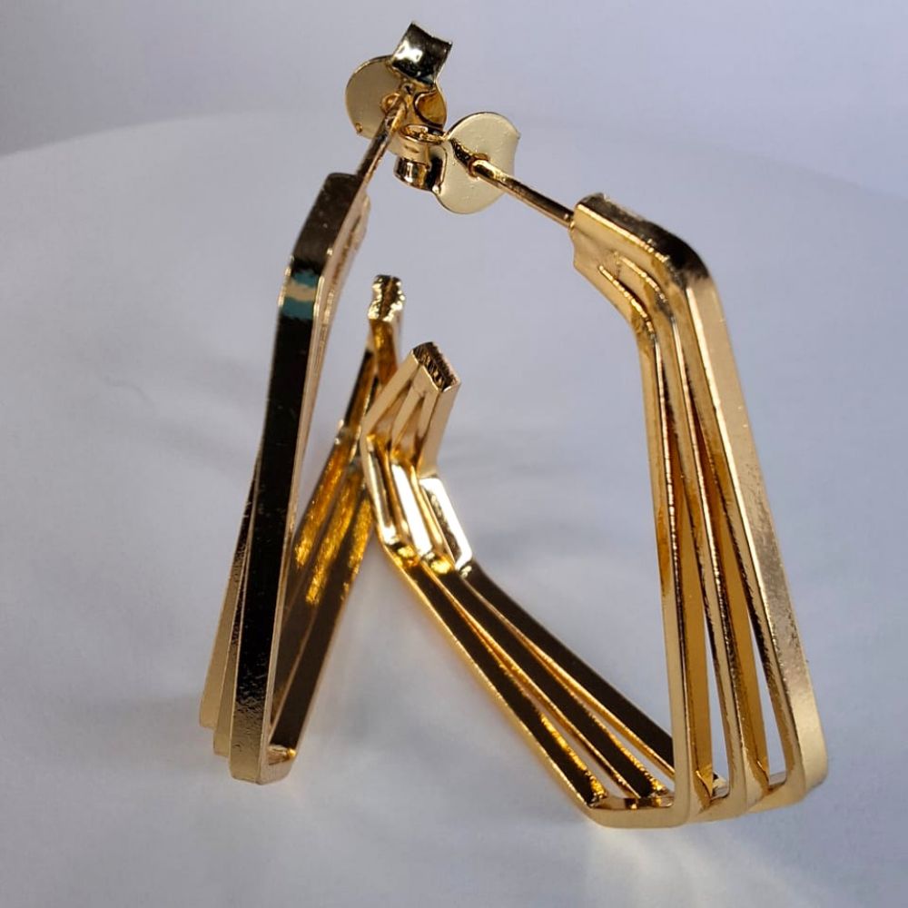 Brinco Argola Três Triangulos Banhado em Ouro 18k