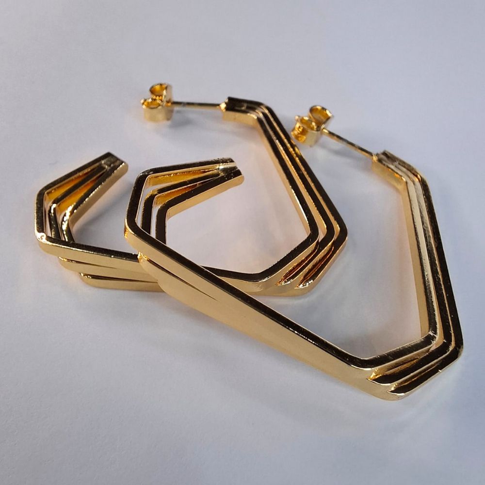 Brinco Argola Três Triangulos Banhado em Ouro 18k