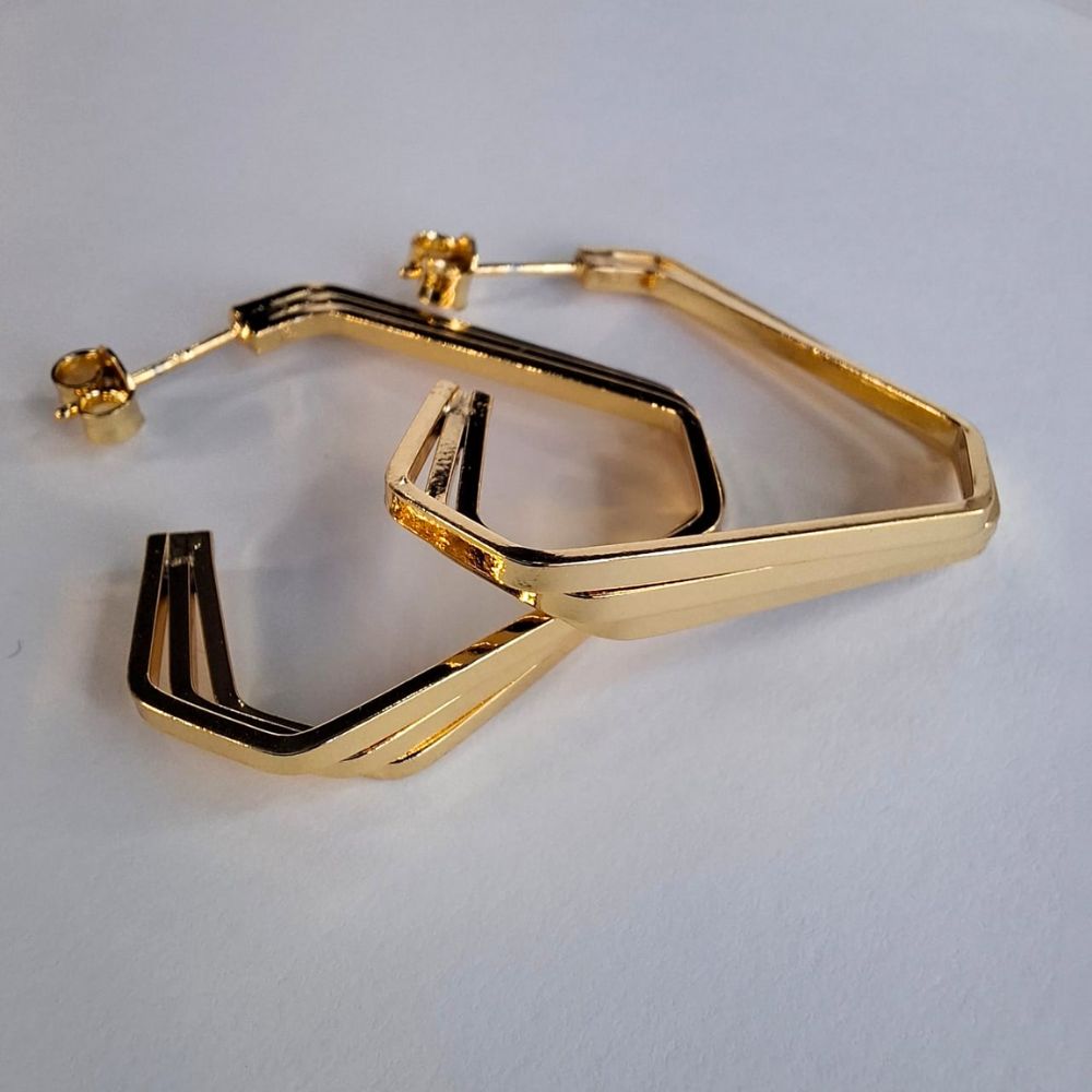 Brinco Argola Três Triangulos Banhado em Ouro 18k