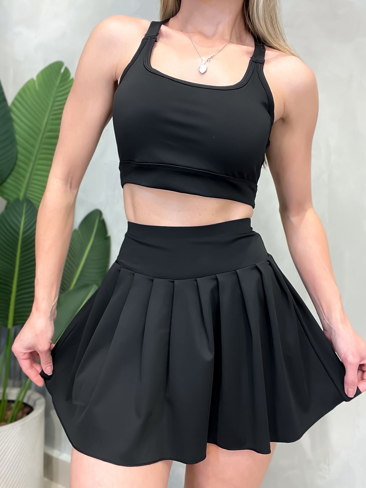 Conjunto Fitness em Poliamida Top Nadador e Shorts Saia Plissado Camila Ref. 161
