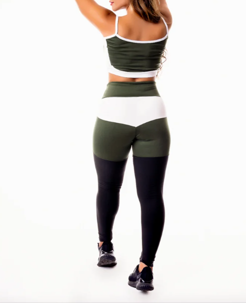 Conjunto Fitness Feminino calça legging Levanta Bumbum preta com verde militar e branco cintura alta e cropped alcinha