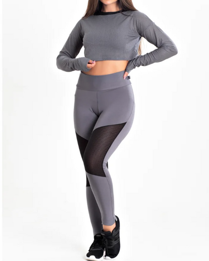 Conjunto calça legging com tela DryFit e cropped de tela manga longa cinza aço