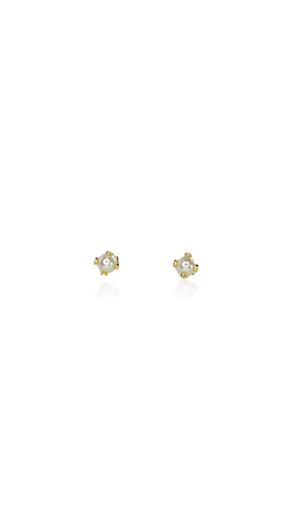 Brinco Pequeno de Pérola Trabalhado Banhado em Ouro 18k