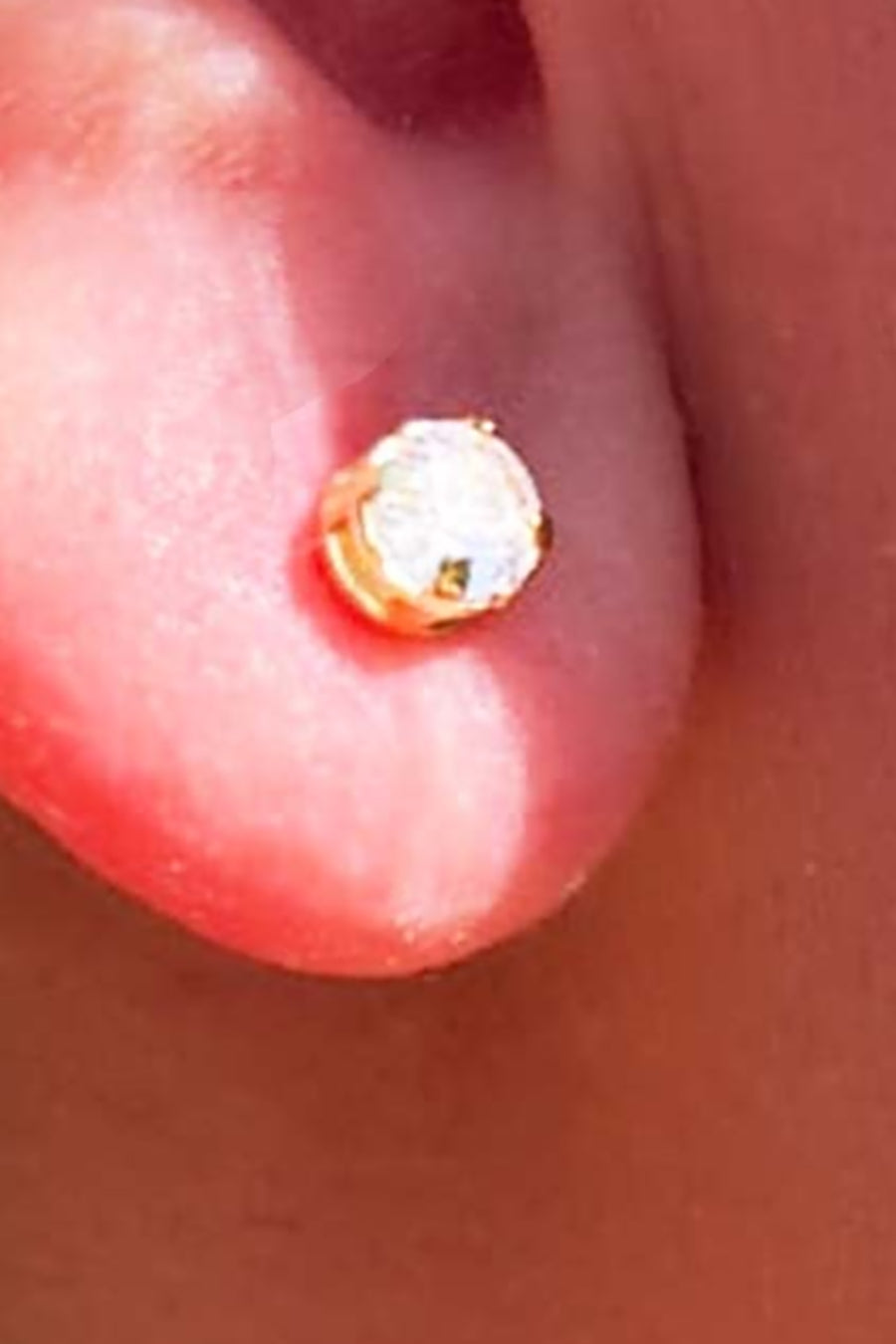 Brinco Mini Ponto de Luz Banhado em Ouro 18k