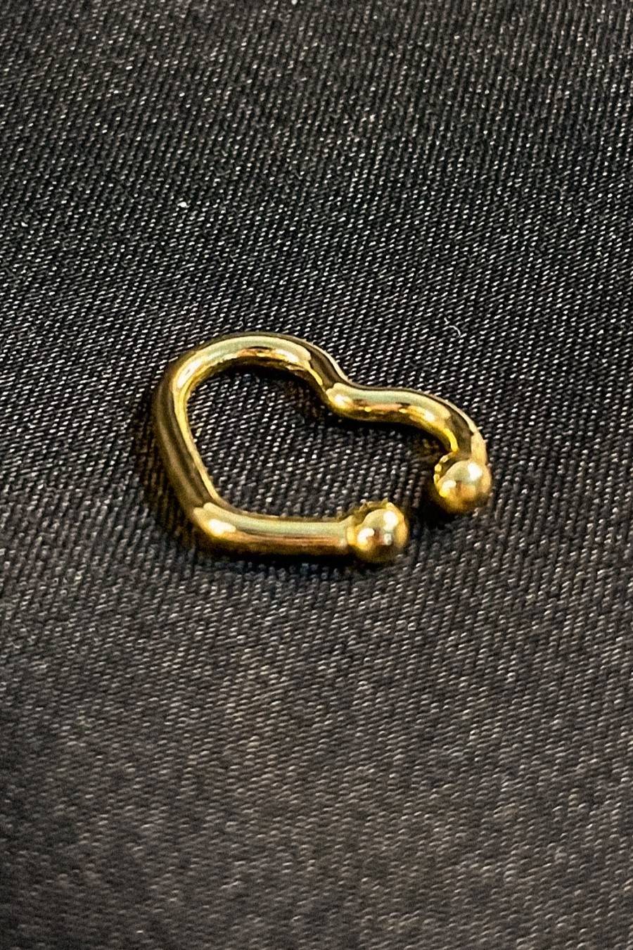 Piercing Fake Forma de Coração Banhado em Ouro 18k