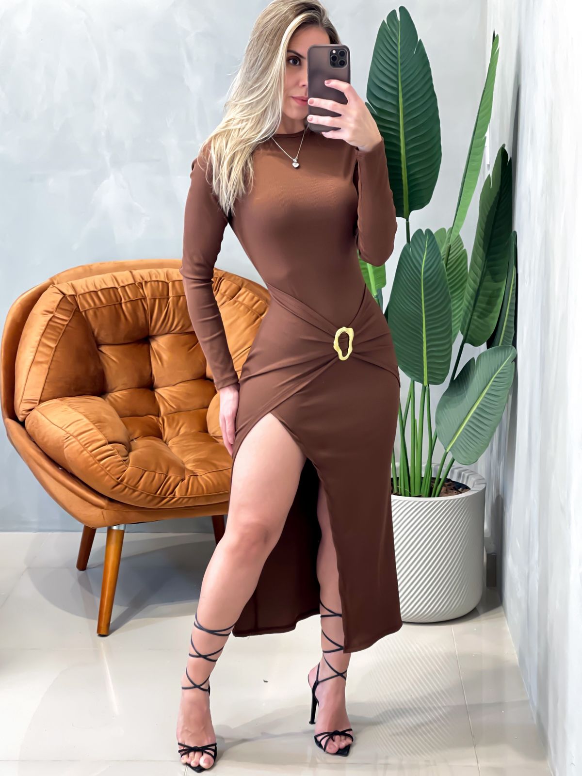 Vestido Midi em Ribana Manga Longa com Fivela e Fenda Mirian Ref. 1543