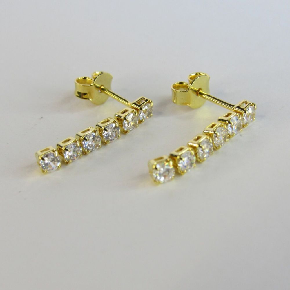 Brinco Pequeno Fio Com Cinco Zircônia Banhado em Ouro 18k