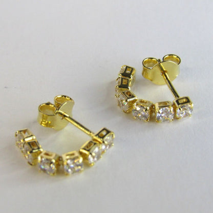 Brinco Pequeno Fio Com Cinco Zircônia Banhado em Ouro 18k
