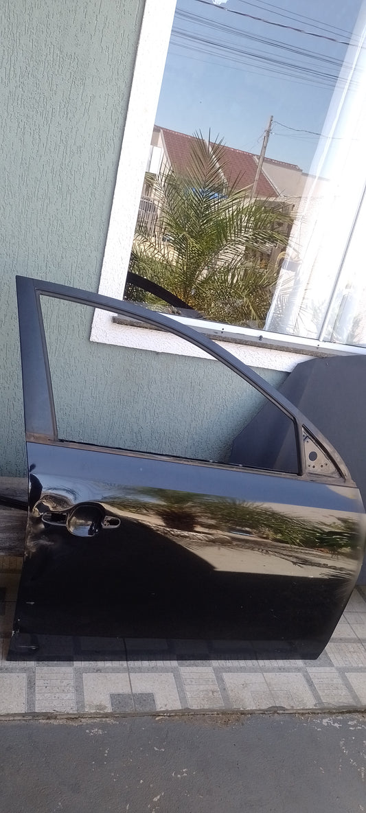 Porta dianteira lado direito - Passageiro - Hyundai i30 (Precisa de pequeno reparo na parte da fechadura)